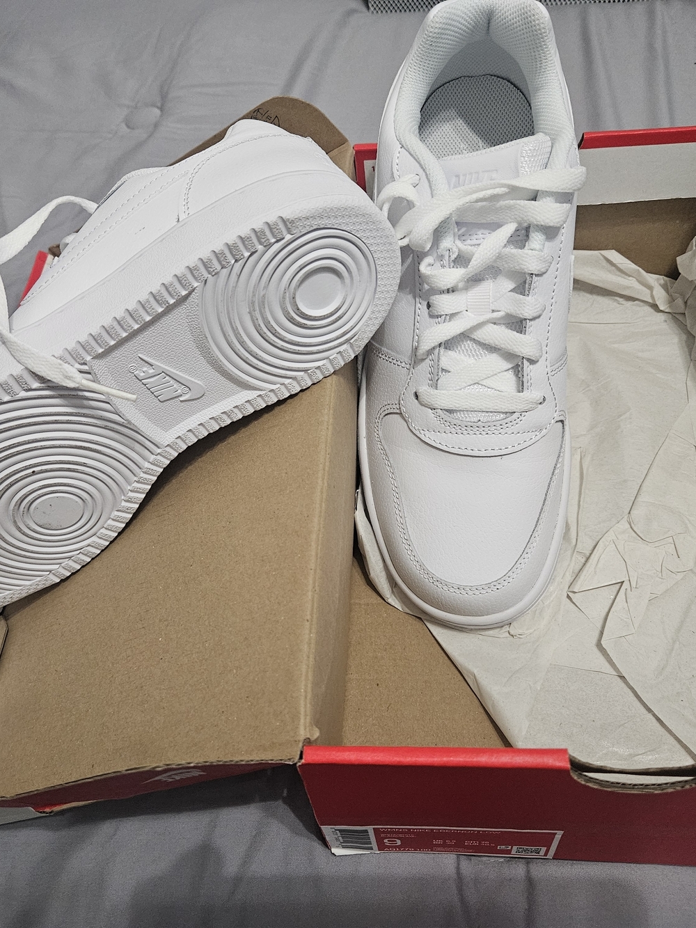 Nike Women's White Low-Top Sneakers Sz 9